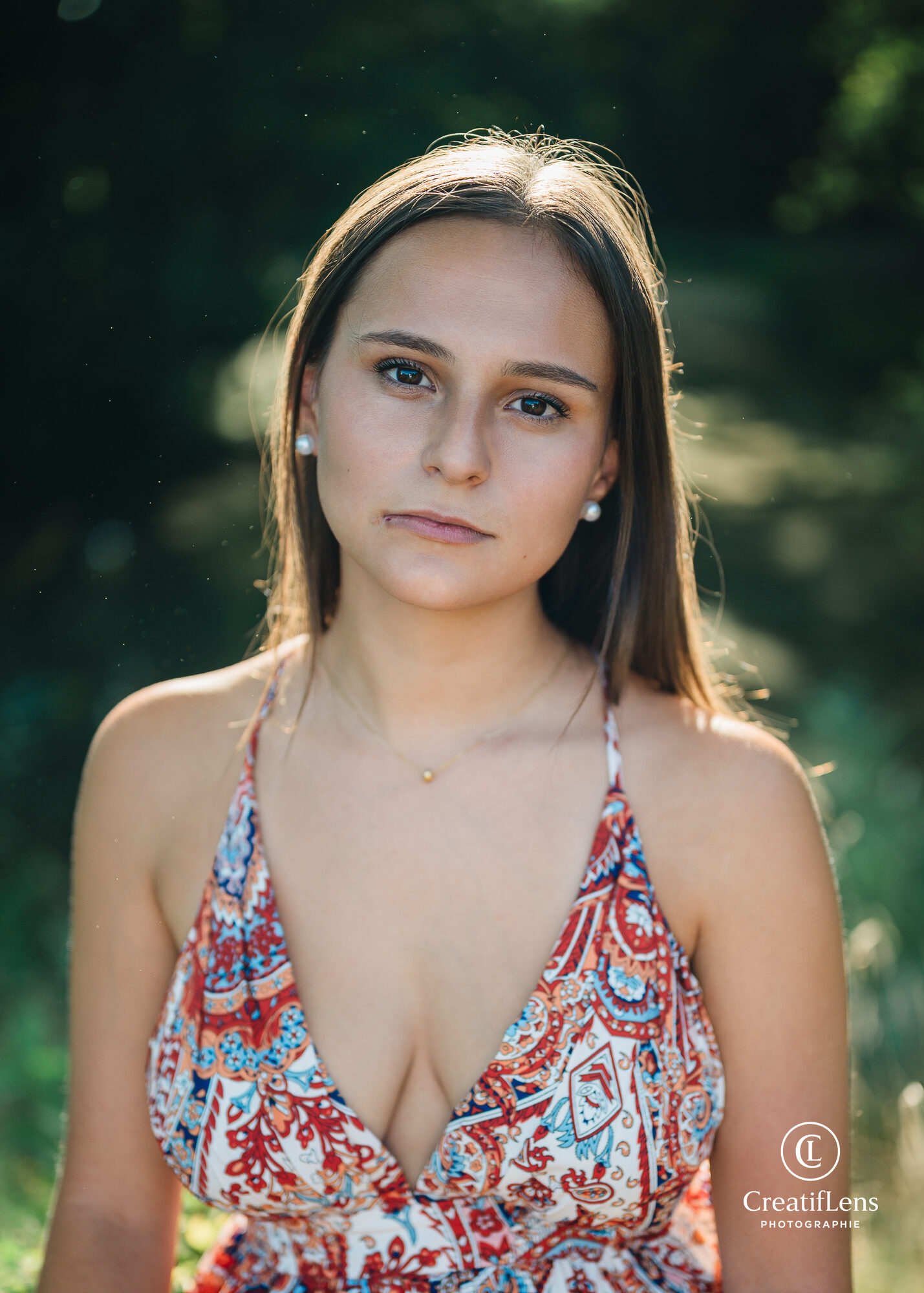 Portrait naturel, robe imprimée